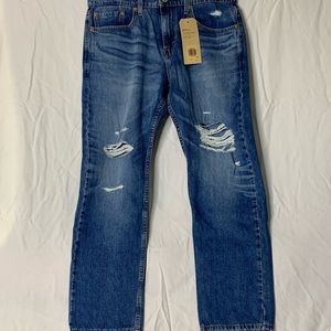 New with tags Levi’s 502 distressed jeans. 32x30.
